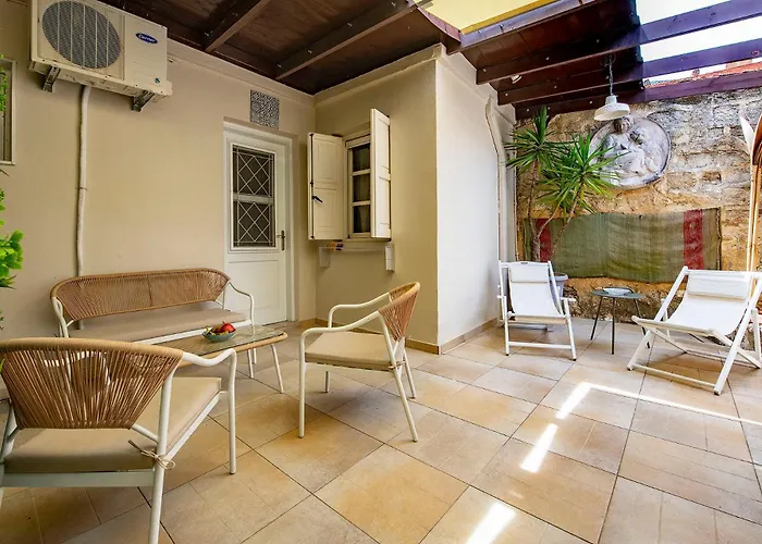 Old Town Corner Luxury Apartahotel