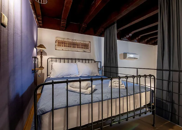 Old Town Corner Luxury Apartahotel